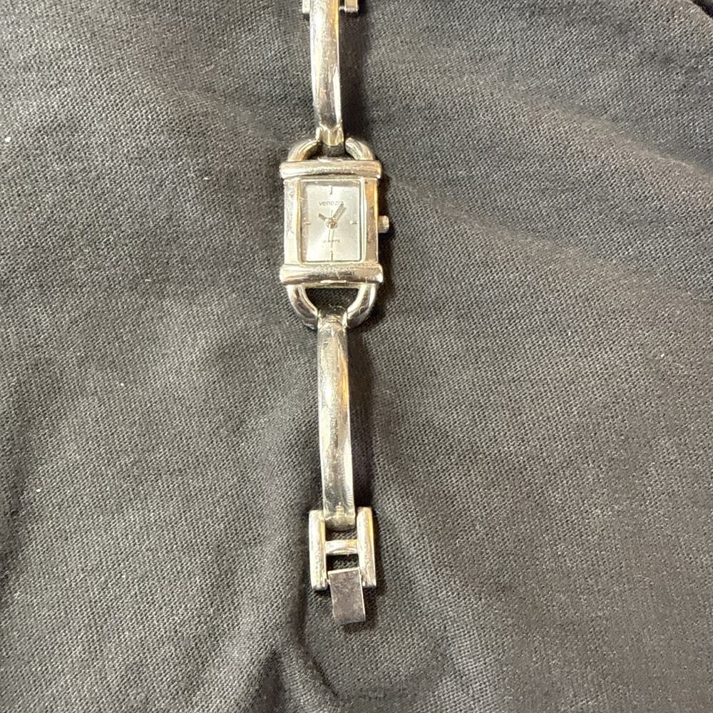 VTG VENEZIA WOMANS WATCH Silver Tone Petite Cocktail Casual Needs batt - Picture 3 of 5